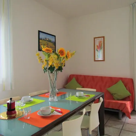 Comfy Villa With Charming Garden *