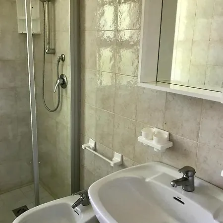 Comfy Villa With Charming Garden Vila *