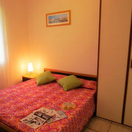 Vila Comfy Villa With Charming Garden