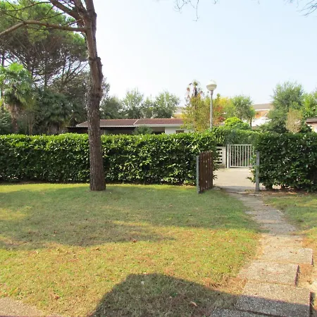 Villa Comfy Villa With Charming Garden